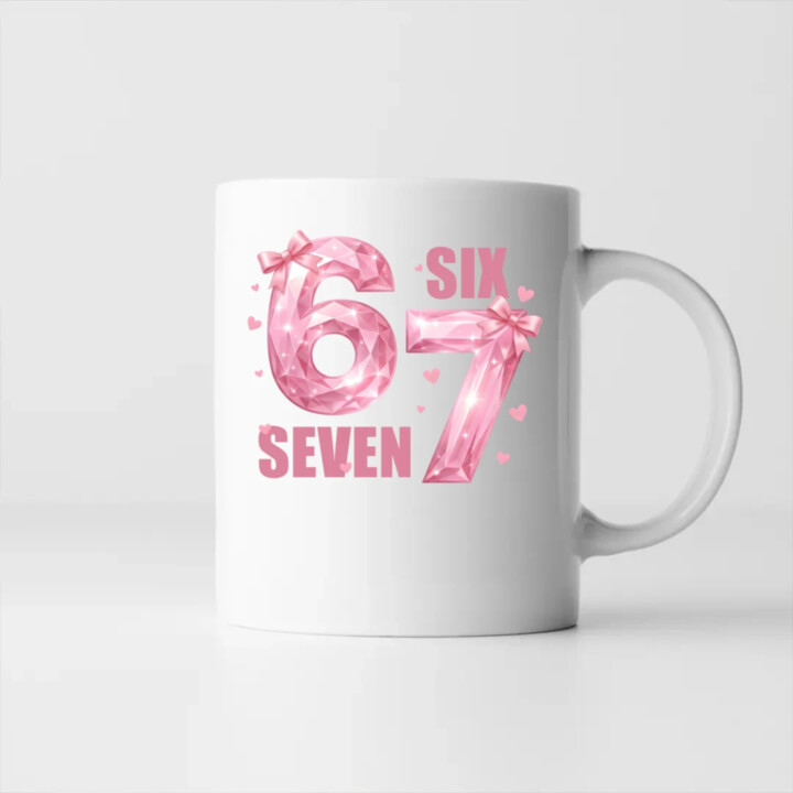 Six seven - 67 - ružová verzia - keramický hrnček s potlačou