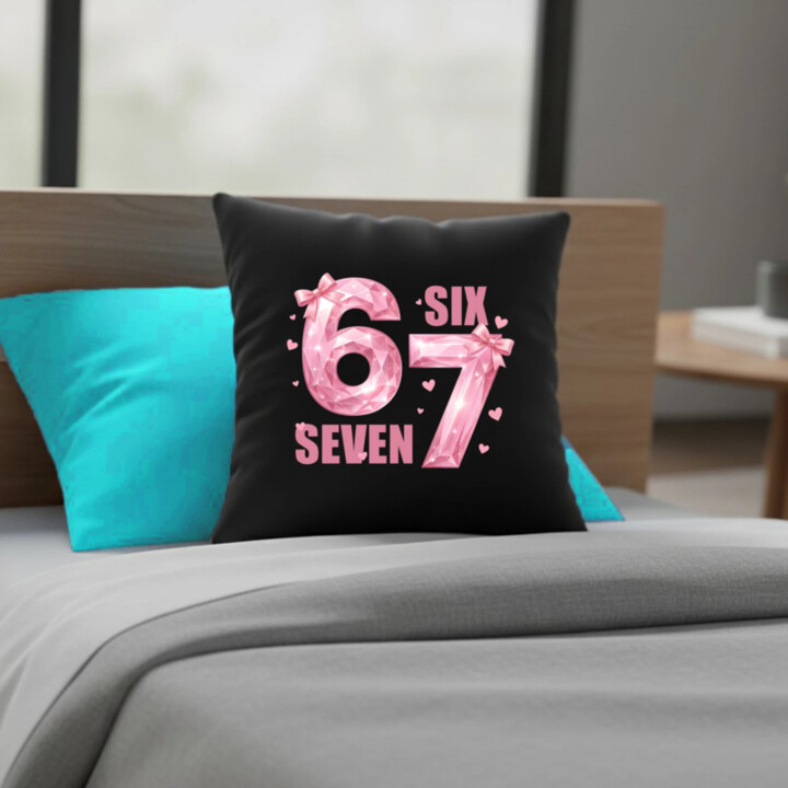 Six seven - 67 - ružová verzia - čierny vankúš s potlačou