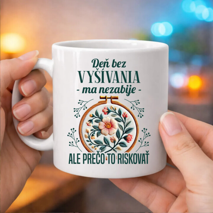 Deň bez vyšívania ma nezabije, ale prečo to riskovať - keramický hrnček s potlačou