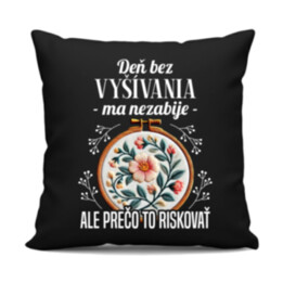Deň bez vyšívania ma nezabije, ale prečo to riskovať - čierny vankúš s potlačou