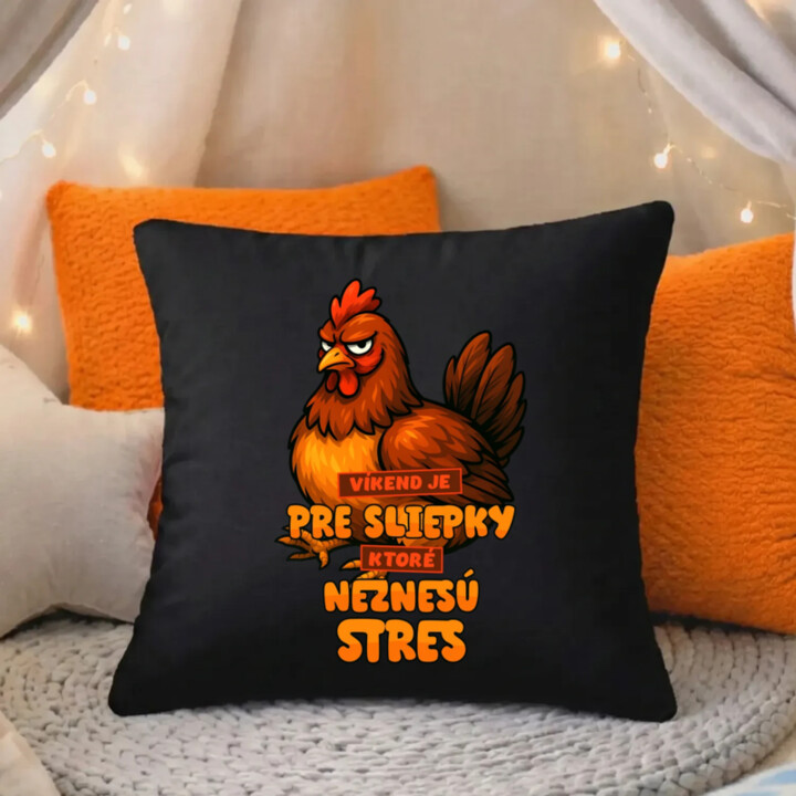 Víkend je pre sliepky, ktoré neznesú stres. - čierny vankúš s potlačou
