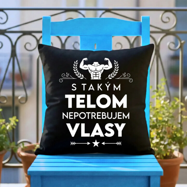 S takým telom, nepotrebujem vlasy - čierny vankúš s potlačou