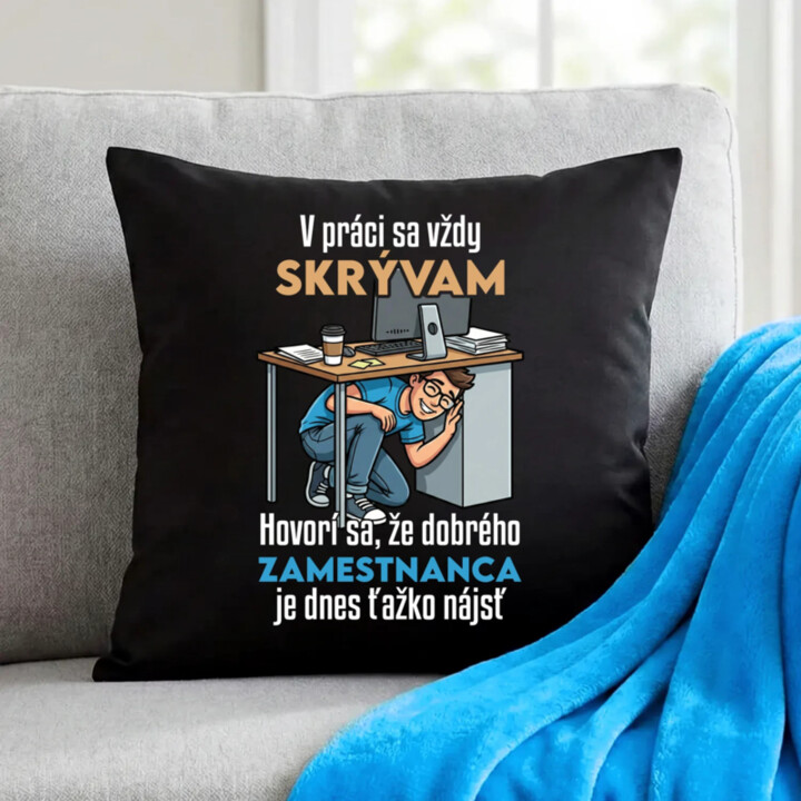 V práci sa vždy skrývam - čierny vankúš s potlačou