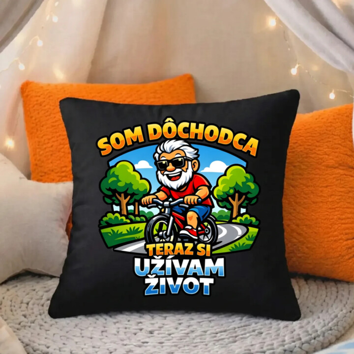Som dôchodca, teraz si užívam život - čierny vankúš s potlačou