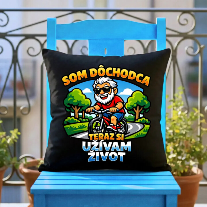 Som dôchodca, teraz si užívam život - čierny vankúš s potlačou