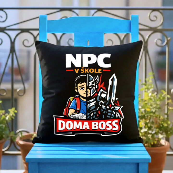NPC v škole, doma boss - čierny vankúš s potlačou