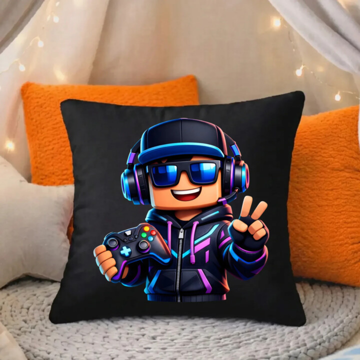 Hráč s ovládačom - čierny vankúš s potlačou pre fanúšikov Roblox