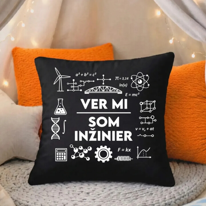 Ver mi, som inžinier - čierny vankúš s potlačou