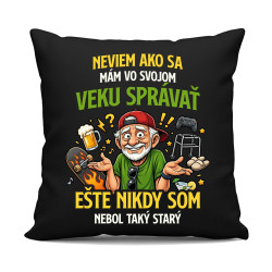 Neviem, ako sa mám vo svojom veku správať, ešte nikdy som nebol taký starý - čierny vankúš s potlačou