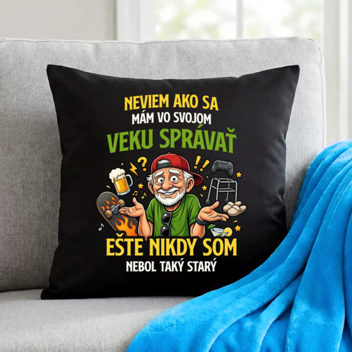 Neviem, ako sa mám vo svojom veku správať, ešte nikdy som nebol taký starý - čierny vankúš s potlačou