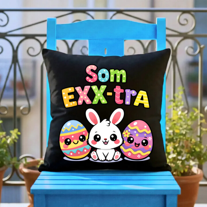 Som EXX-tra - čierny vankúš s potlačou