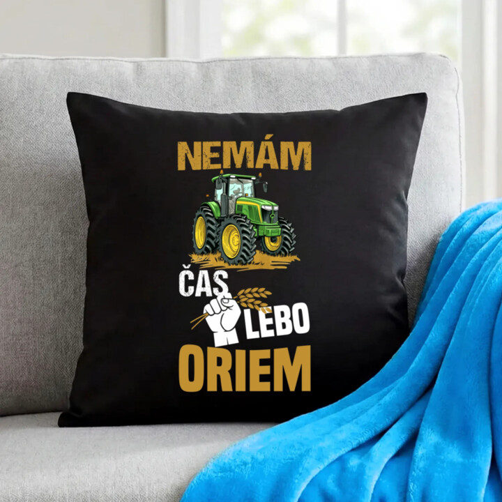 Nemám čas, lebo oriem - čierny vankúš s potlačou