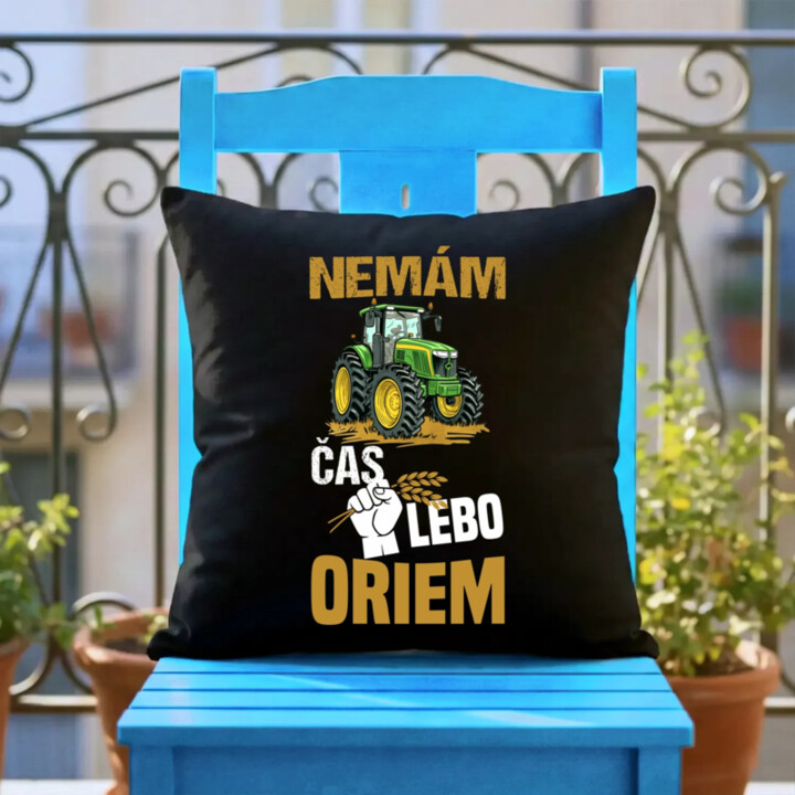 Nemám čas, lebo oriem - čierny vankúš s potlačou