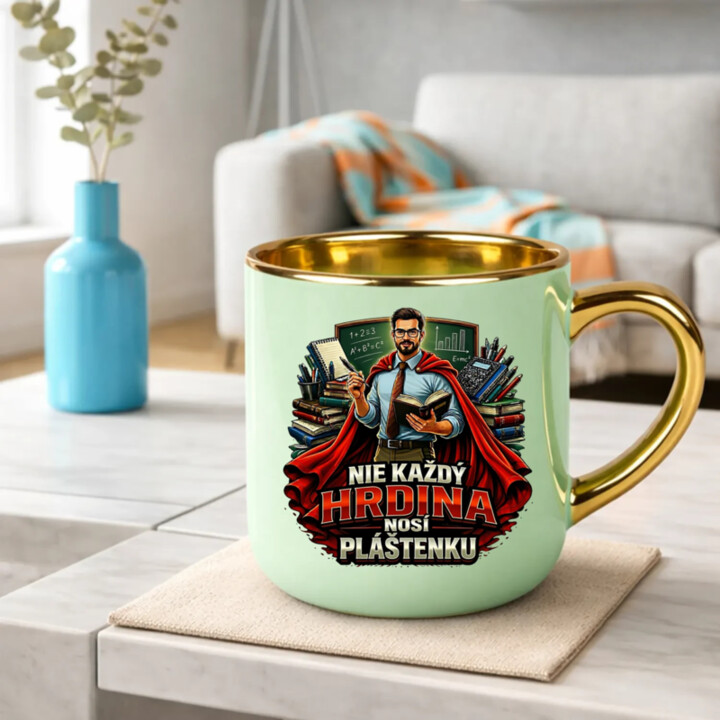 Nie každý hrdina nosí pláštenku - učiteľ  – Elegantný hrnček na darček