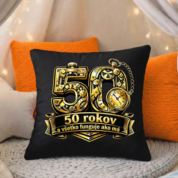 50 rokov a všetko funguje ako má - čierny vankúš s potlačou