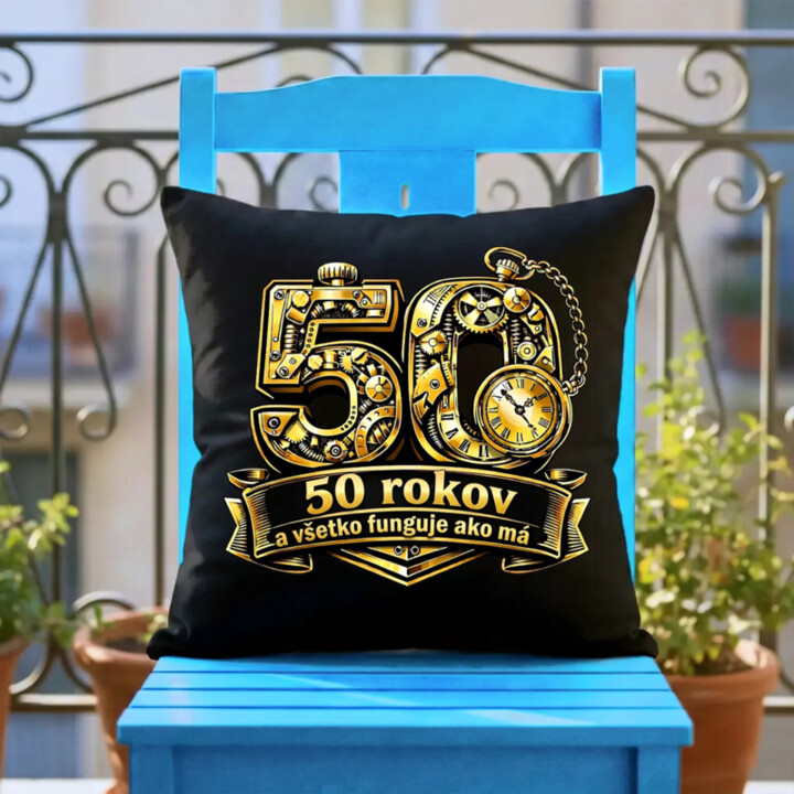 50 rokov a všetko funguje ako má - čierny vankúš s potlačou