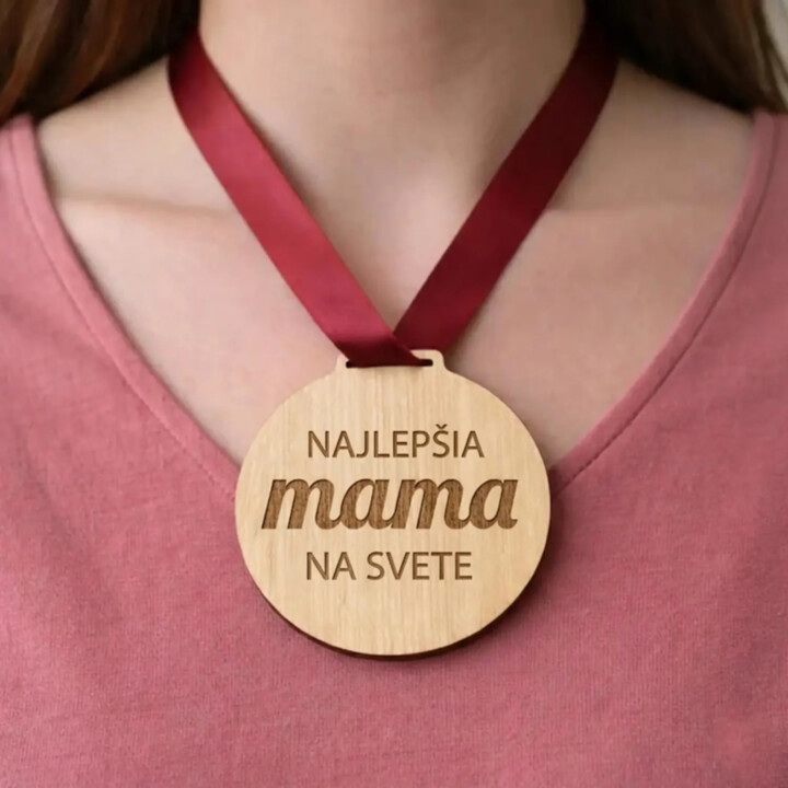 Darčeková sada pre najlepšiu mamu na svete - čaj, hrnček, sviečka a drevená medaila