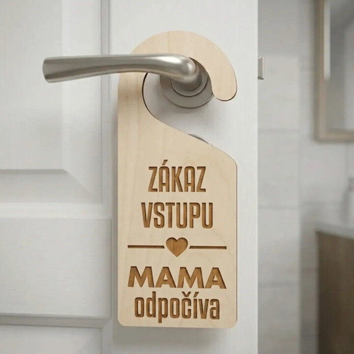 Darčeková sada pre mamu - mama odpočíva - uterák, hrnček a drevená záveska