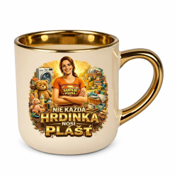 Nie každá hrdinka nosí plášť – Elegantný hrnček na darček