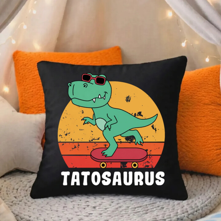 Tatosaurus - čierny vankúš s potlačou
