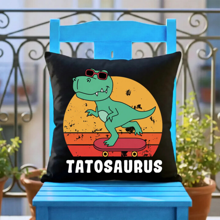 Tatosaurus - čierny vankúš s potlačou