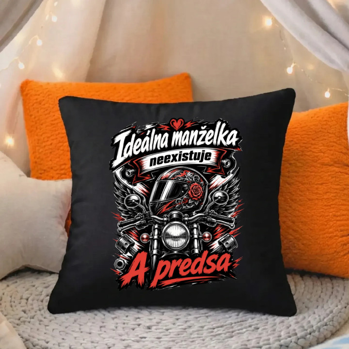 Ideálna manželka neexistuje. A predsa - čierny vankúš s potlačou