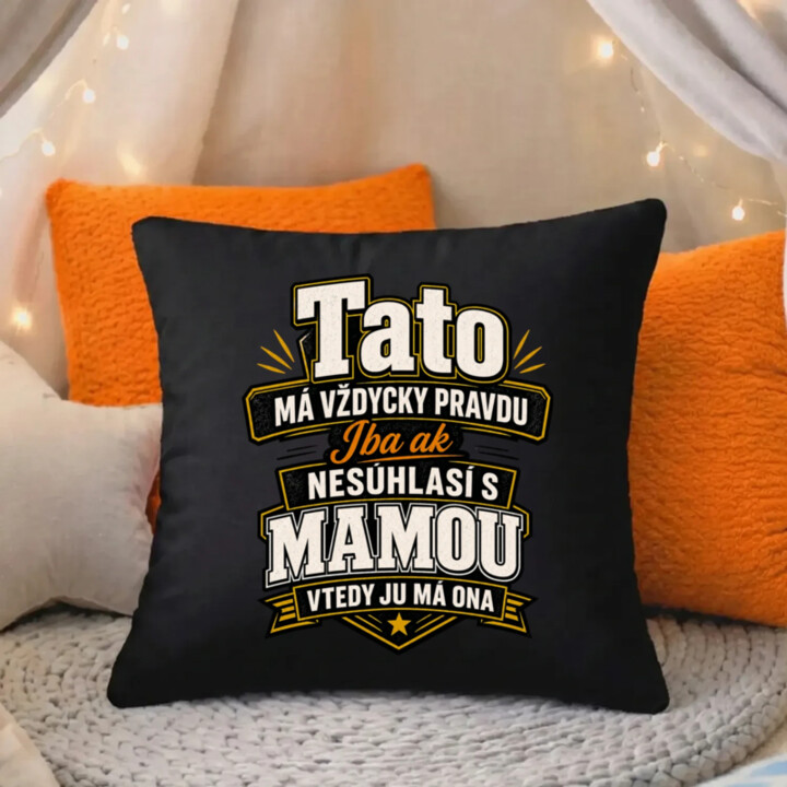 Tato má vždycky pravdu. Iba ak nesúhlasí s mamou, vtedy ju má ona - čierny vankúš s potlačou