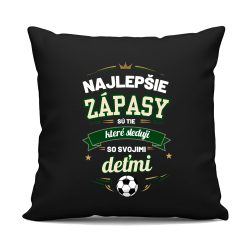 Najlepšie zápasy sú tie, ktoré sledujem so svojimi deťmi - čierny vankúš s potlačou