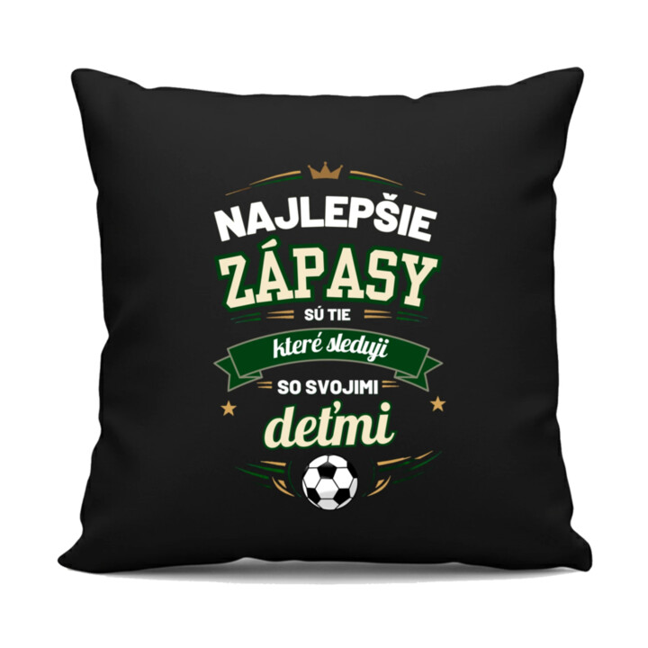 Najlepšie zápasy sú tie, ktoré sledujem so svojimi deťmi - čierny vankúš s potlačou