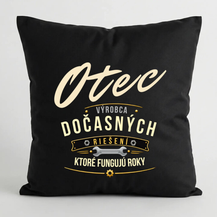Otec - výrobca dočasných riešení, ktoré fungujú roky - čierny vankúš s potlačou