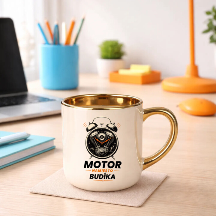 Motor namiesto budíka – Elegantný hrnček na darček