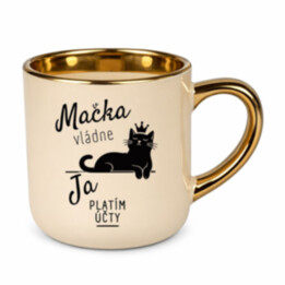 Mačka vládne, ja platím účty – Elegantný hrnček na darček