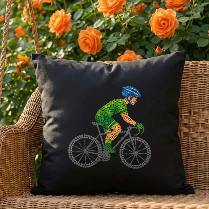 Cyklista z bodiek - deň bodky - čierny vankúš s potlačou