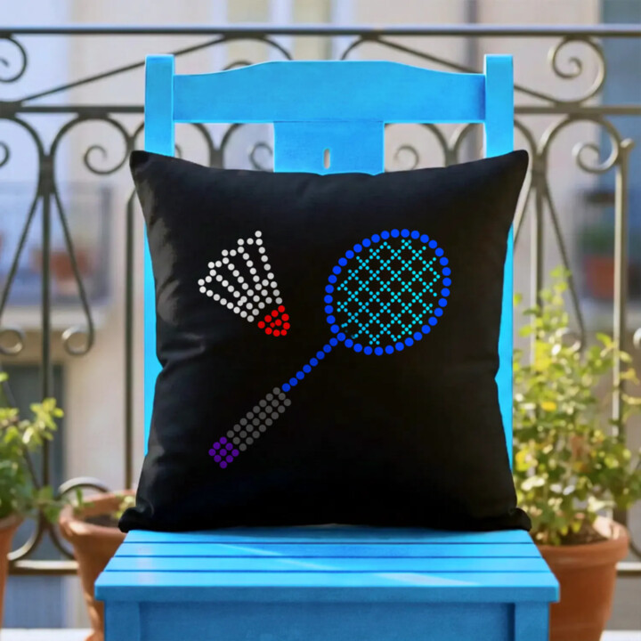 Bedminton z bodiek - deň bodky - čierny vankúš s potlačou