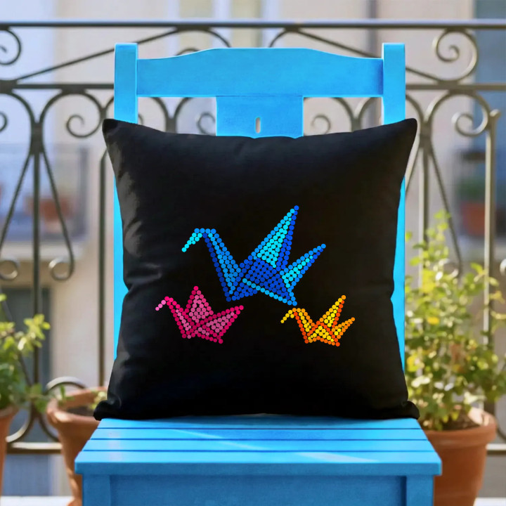 Origami z bodiek - deň bodky - čierny vankúš s potlačou