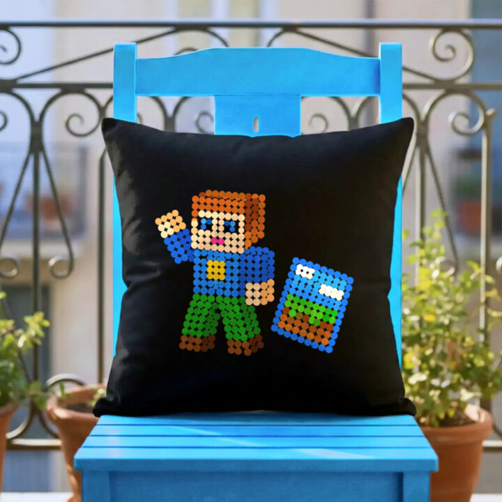 Kockový hráč z bodiek - deň bodky - čierny vankúš s potlačou - inšpirované Robloxom