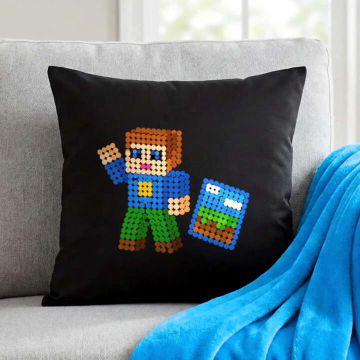 Kockový hráč z bodiek - deň bodky - čierny vankúš s potlačou - inšpirované Robloxom