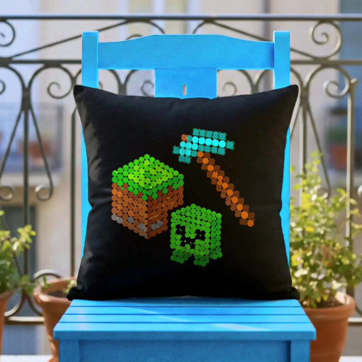 Kockový svet z bodiek - deň bodky - čierny vankúš s potlačou - inšpirované Minecraftom
