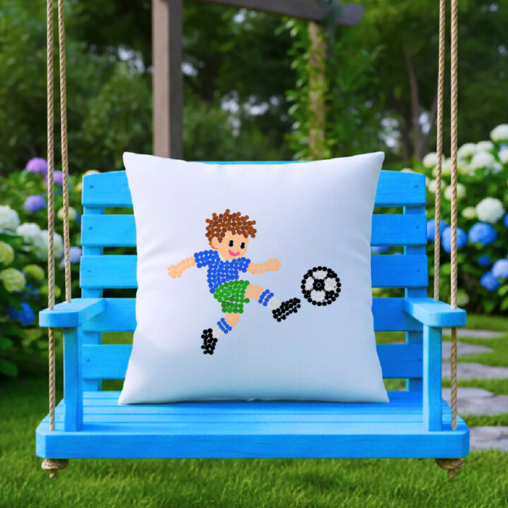 Malý futbalista z bodiek - deň bodky - vankúš s potlačou