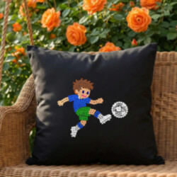 Malý futbalista z bodiek - deň bodky - čierny vankúš s potlačou