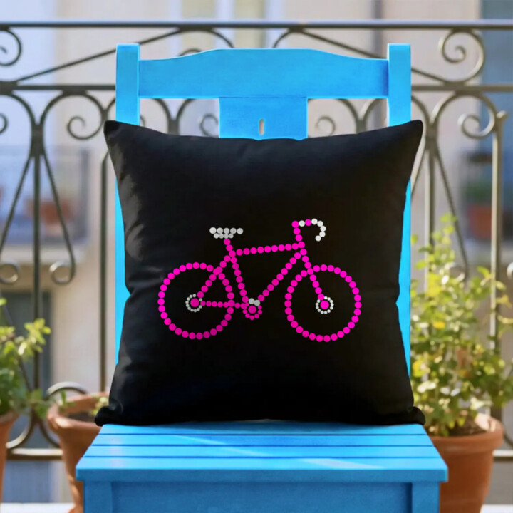 Ružový bicykel z bodiek - deň bodky - čierny vankúš s potlačou