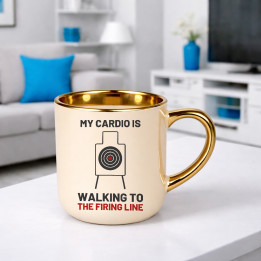 My cardio is walking to the firing line - elegantný hrnček pre strelca