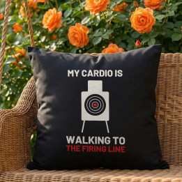 My cardio is walking to the firing line - čierny vankúš pre strelca
