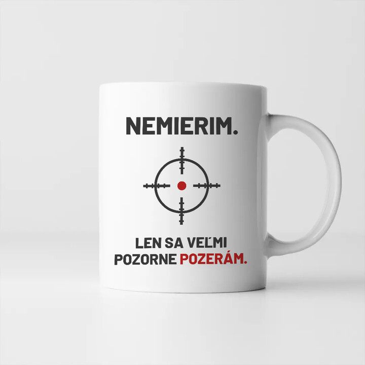 Nemierim, len sa veľmi pozorne pozerám - keramický hrnček pre strelca