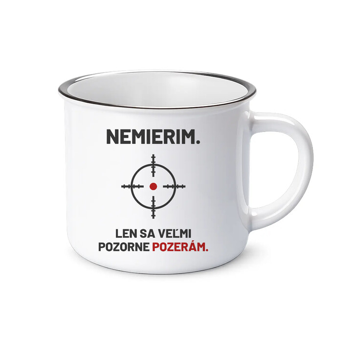 Nemierim, len sa veľmi pozorne pozerám - smaltovaný hrnček pre strelca