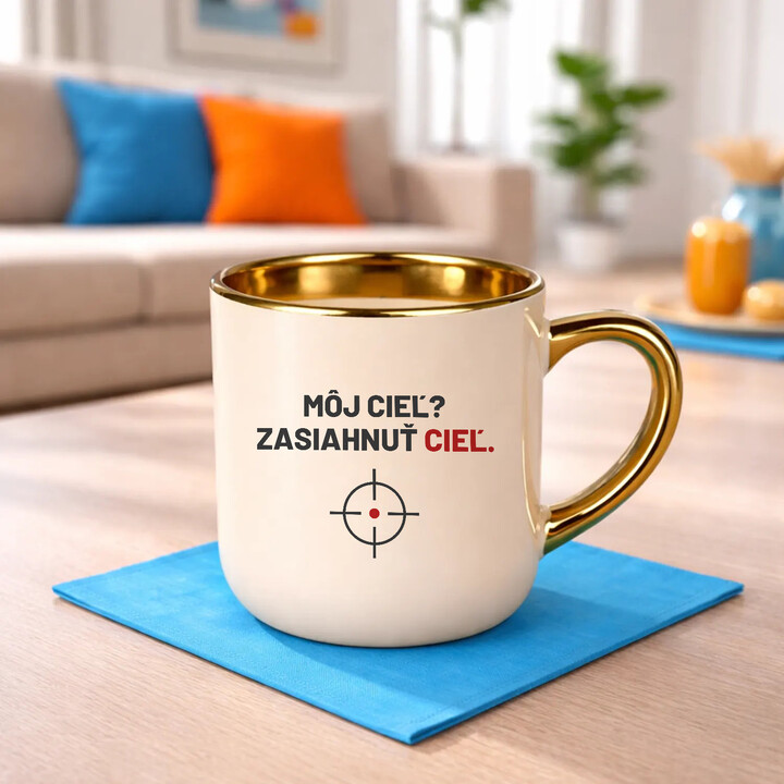 Môj cieľ? Zasiahnuť cieľ - elegantný hrnček pre strelca