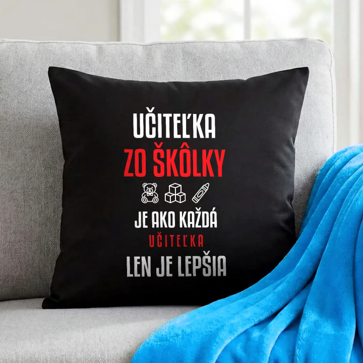 Učiteľka zo škôlky je ako každá učiteľka, len je lepšia - čierny vankúš s potlačou