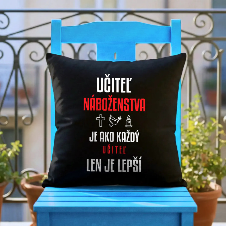 Učiteľ náboženstva je ako každý učiteľ, len je lepší - čierny vankúš s potlačou