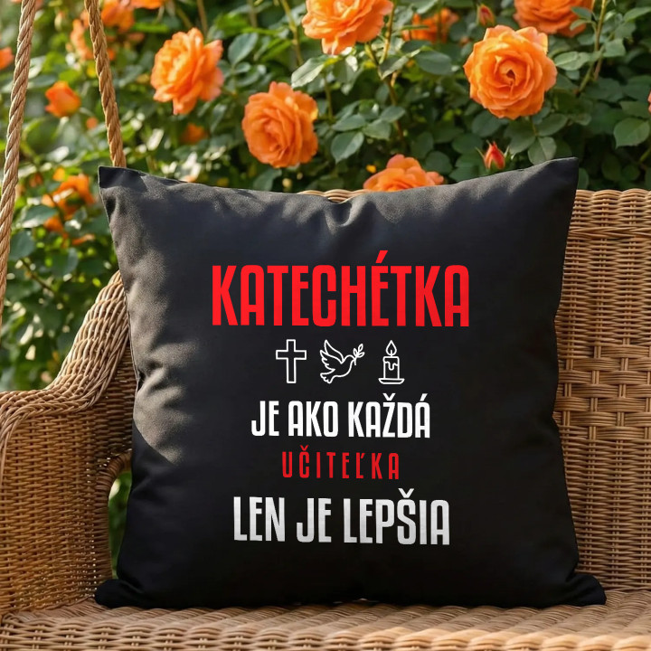 Katechétka je ako každá učiteľka, len je lepšia - čierny vankúš s potlačou