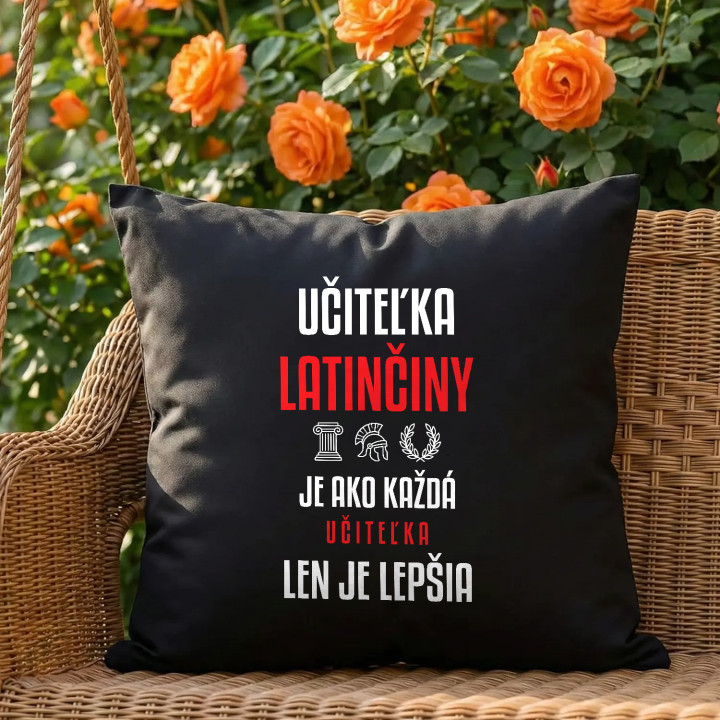Učiteľka latinčiny je ako každá učiteľka, len je lepšia - čierny vankúš s potlačou